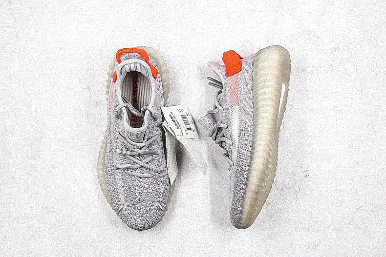 Super perfect fake Yeezy 350 V2 tail light sneakers for cheap (3)